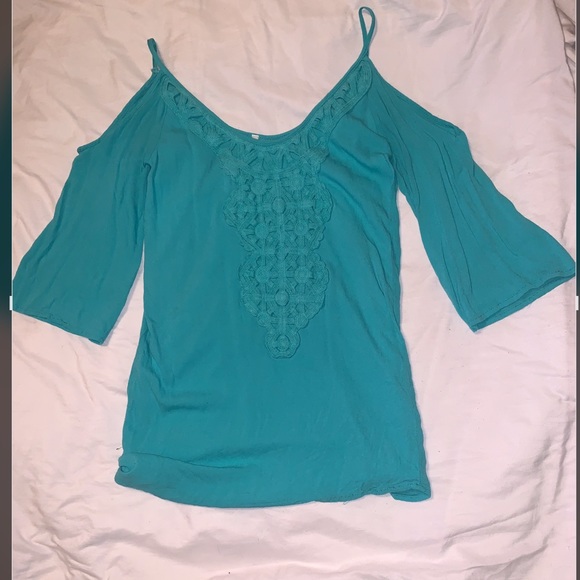 Shirt, peekaboo shoulder, size S - Picture 1 of 2